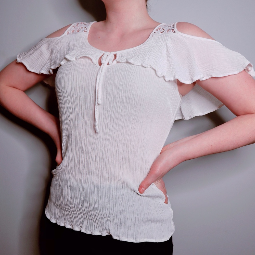 iZ BYER White Boho Sleeve Cut-Out Shirt